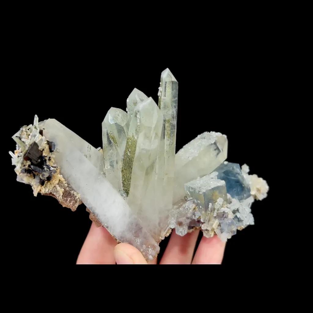 Natural Blue Cubic Fluorite and Quartz Cluster, Mineral Specimen:Yaogangxian,Hunan (135*85*45MM) - image 3