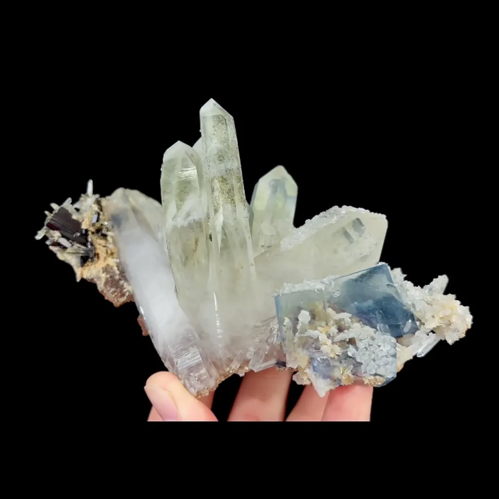 Natural Blue Cubic Fluorite and Quartz Cluster, Mineral Specimen:Yaogangxian,Hunan (135*85*45MM) - image 2
