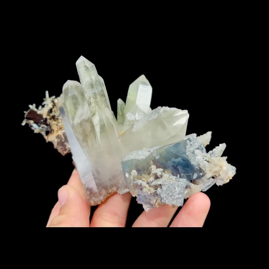Natural Blue Cubic Fluorite and Quartz Cluster, Mineral Specimen:Yaogangxian,Hunan (135*85*45MM) - image 4