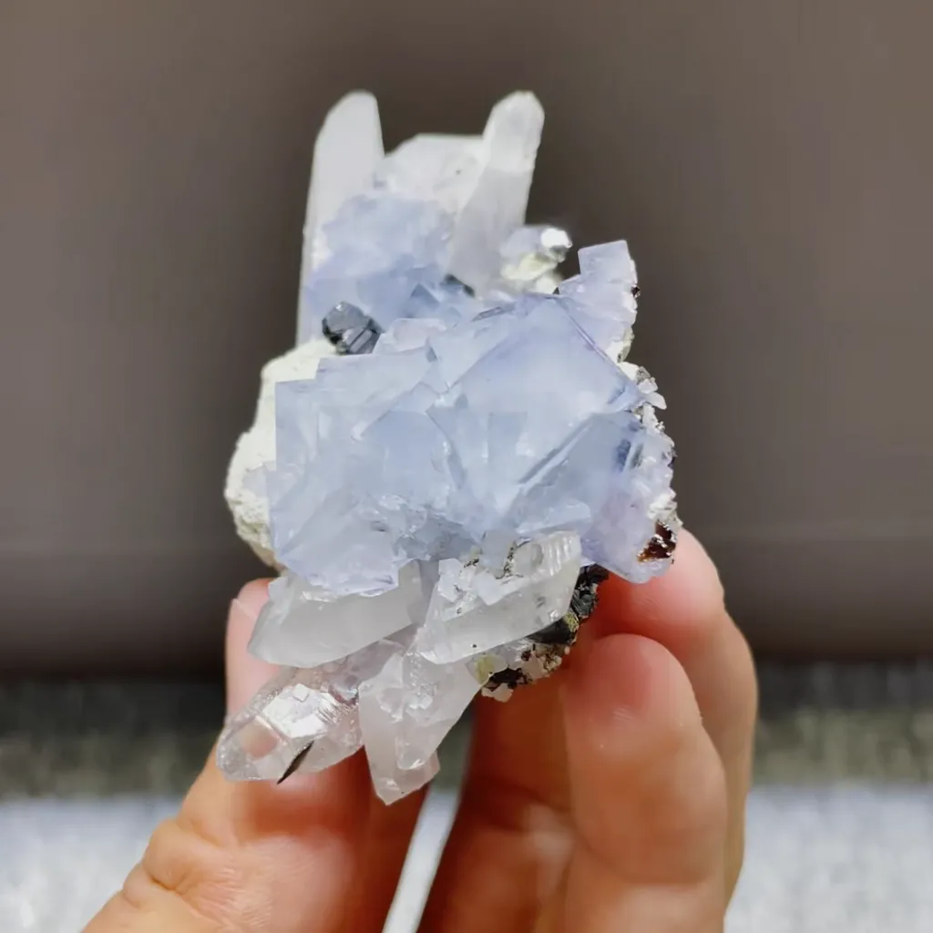 Natural Blue Cubic Fluorite and Quartz Clusters Symbiosis comes from Yaogangxian,China 80*55*30MM - image 2