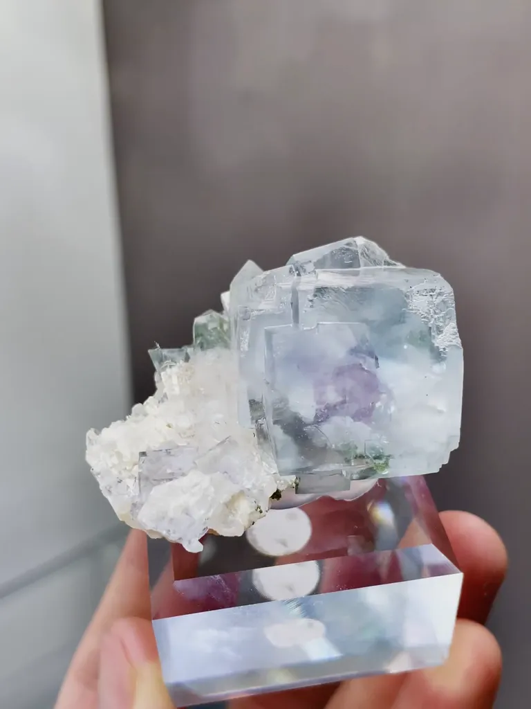Natural Blue Cubic Fluorite and Quartz coexist comes from Yagangxian,Hunan 50*30*25MM - image 2