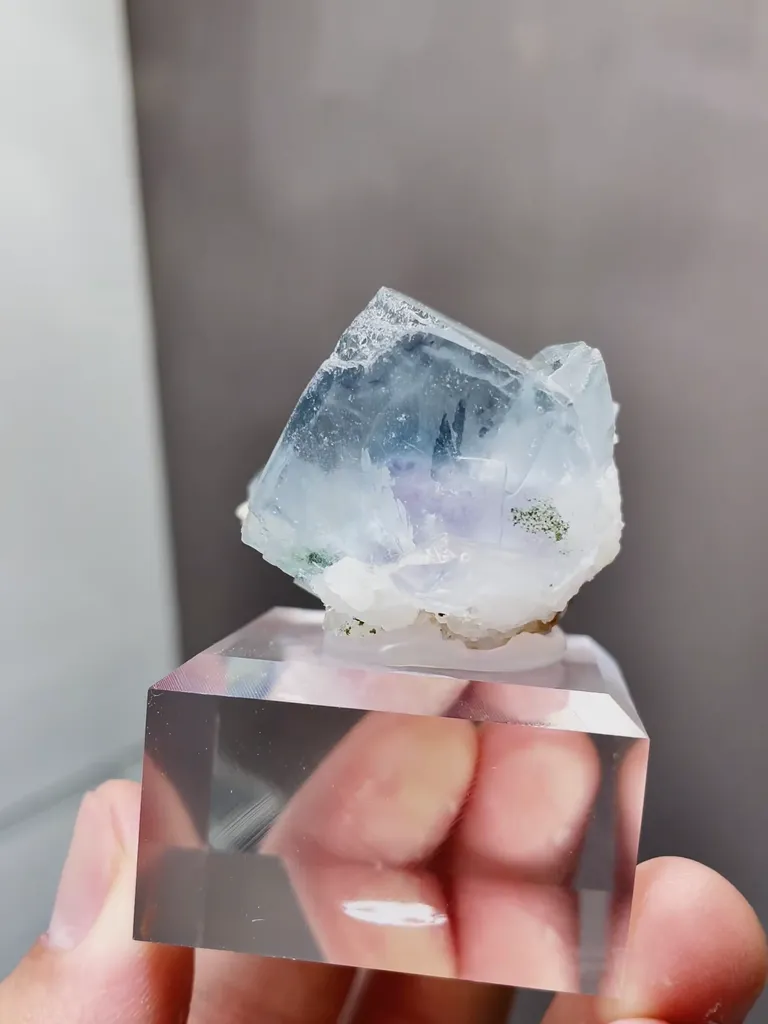 Natural Blue Cubic Fluorite and Quartz coexist comes from Yagangxian,Hunan 50*30*25MM - image 4