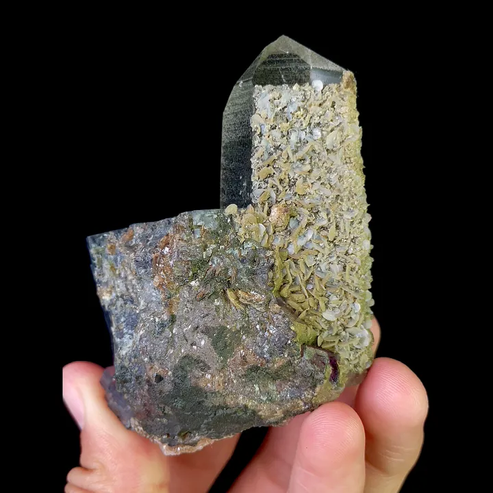 Natural Blue Cubic Fluorite and Quartz, Mineral Specimen: Yaogangxian,Hunan (50*80*35MM) - image 3
