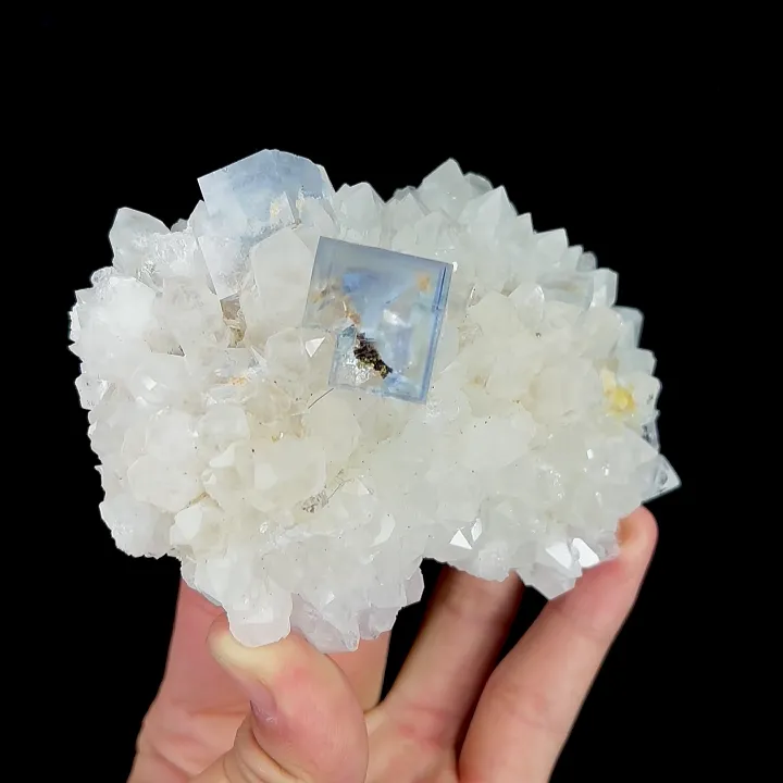 Natural Blue Cubic Fluorite and Quartz, Mineral Specimen:Manaoshan,Hunan (120*80*55MM) image