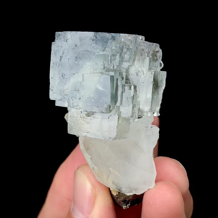 Natural Blue Cubic Fluorite and Quartz, Mineral Specimen:Yaogangxian,Hunan (30*25*50MM) - image 2