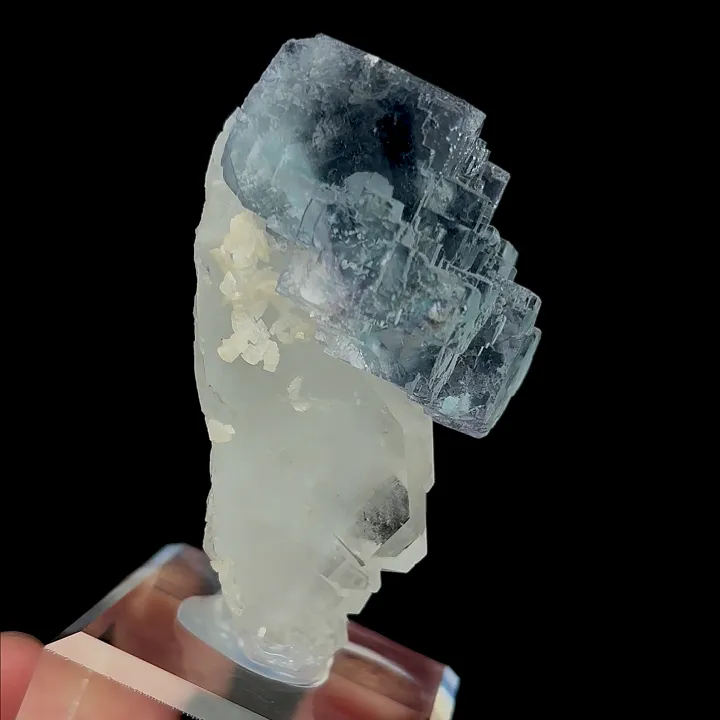 Natural Blue Cubic Fluorite and Quartz, Mineral Specimen:Yaogangxian,Hunan (35*35*60MM) - image 3