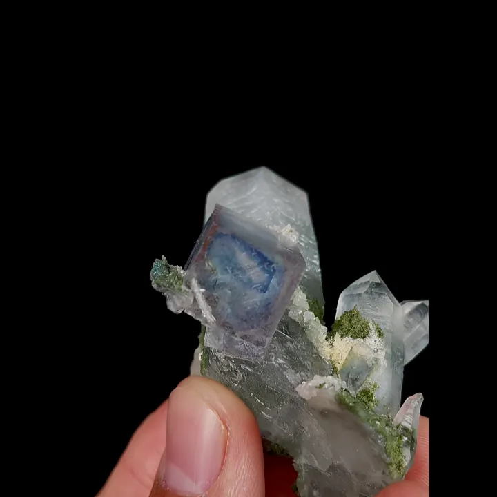 Natural Blue Cubic Fluorite and Quartz, Mineral Specimen:Yaogangxian,Hunan (35*60*30MM) - image 3