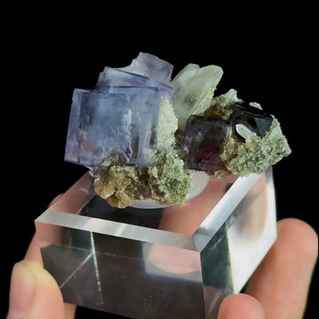 Natural Blue Cubic Fluorite and Quartz, Mineral Specimen:Yaogangxian,Hunan (45*30*25MM) - image 3