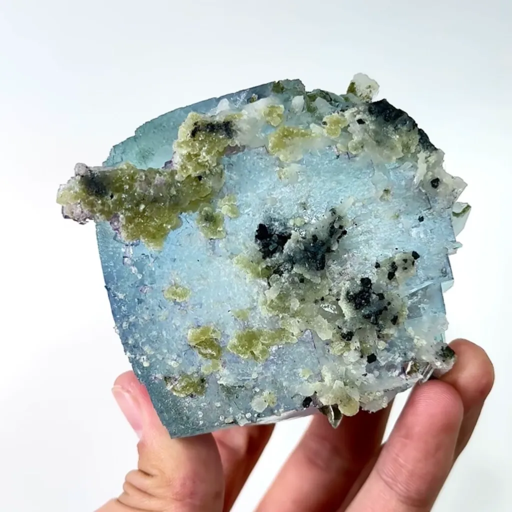 Natural Blue Cubic Fluorite and Quartz, Mineral Specimen:Yaogangxian,Hunan (70*65*50MM) - image 4