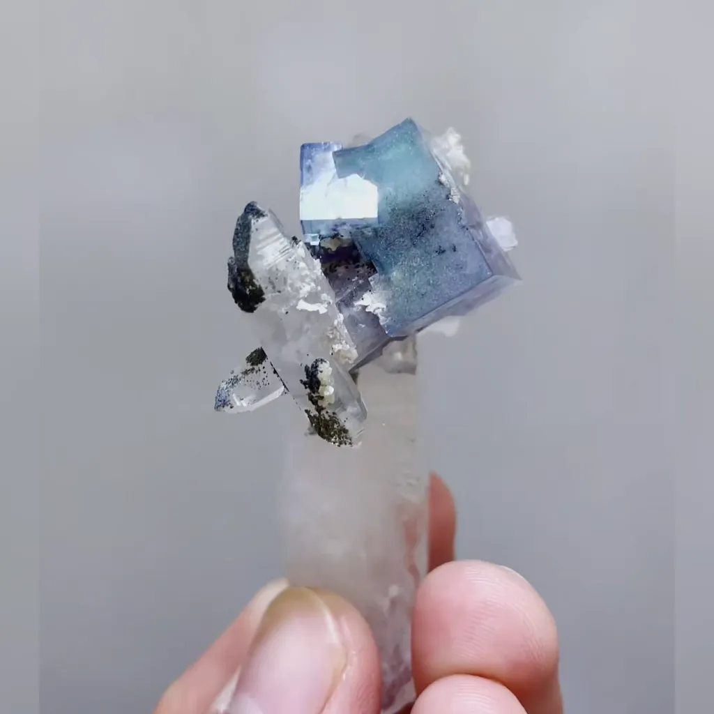 Natural Blue Cubic Fluorite and Quartz Symbiosis comes from Yaogangxian,Hunan 40*60*25MM - image 3
