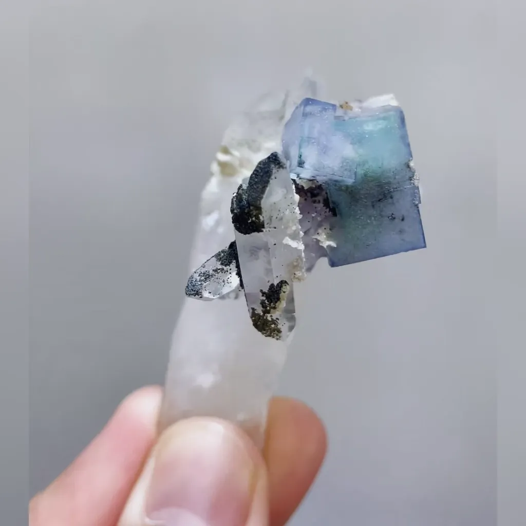 Natural Blue Cubic Fluorite and Quartz Symbiosis comes from Yaogangxian,Hunan 40*60*25MM image