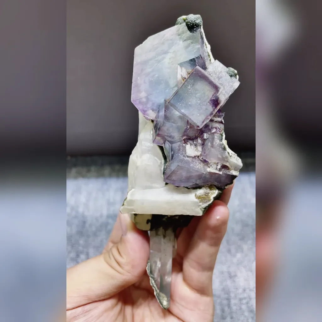 Natural Blue Cubic Fluorite and Quartz Symbiosis comes from Yaogangxian,Hunan 50*35*145MM - image 3