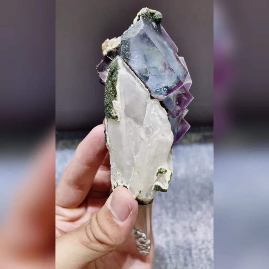 Natural Blue Cubic Fluorite and Quartz Symbiosis comes from Yaogangxian,Hunan 50*35*145MM - image 2
