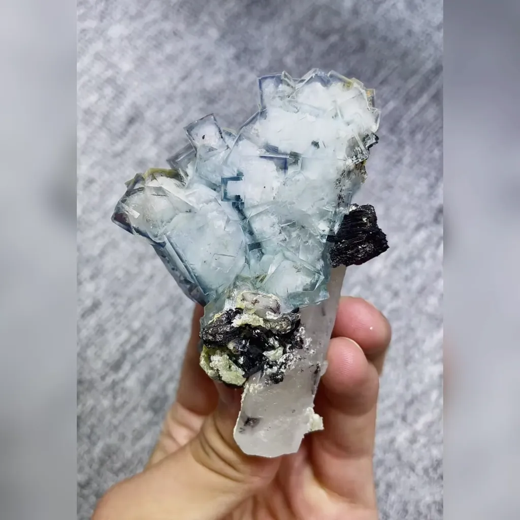 Natural Blue Cubic Fluorite and Quartz Symbiosis comes from Yaogangxian,Hunan 85*55*30MM image