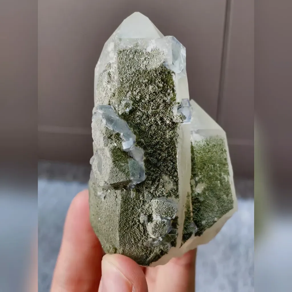 Natural Blue Cubic Fluorite and Quartz Tower Symbiosis comes from Yaogangxian,Hunan 40*50*80MM - image 3