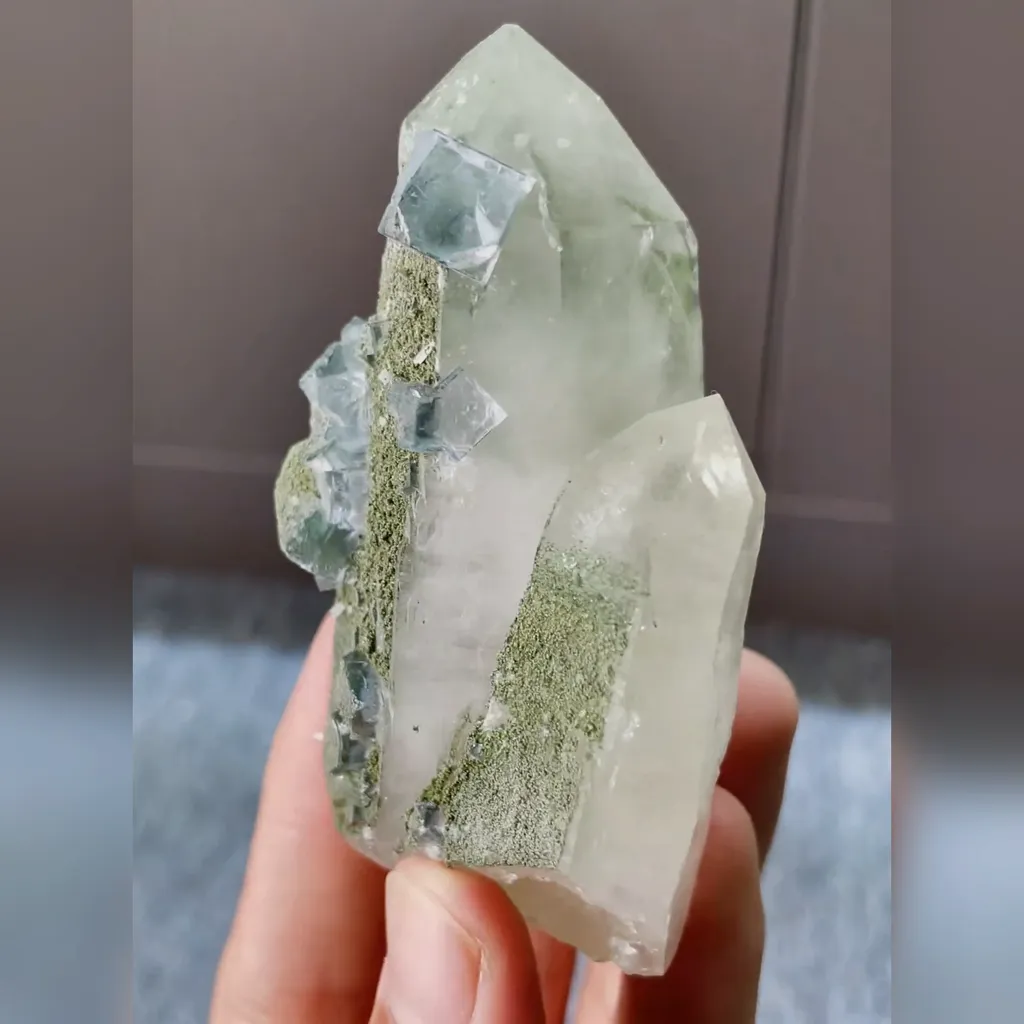 Natural Blue Cubic Fluorite and Quartz Tower Symbiosis comes from Yaogangxian,Hunan 40*50*80MM - image 2