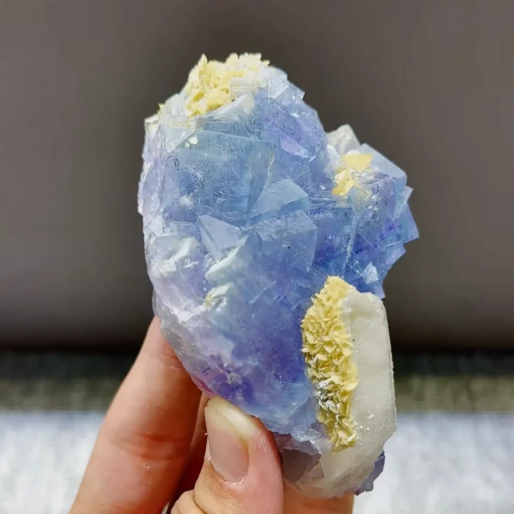 Natural Blue Cubic Fluorite and Siderite and Quartz Symbiosis comes from Yindu,Inner Mongolia 70*35*85MM - image 2