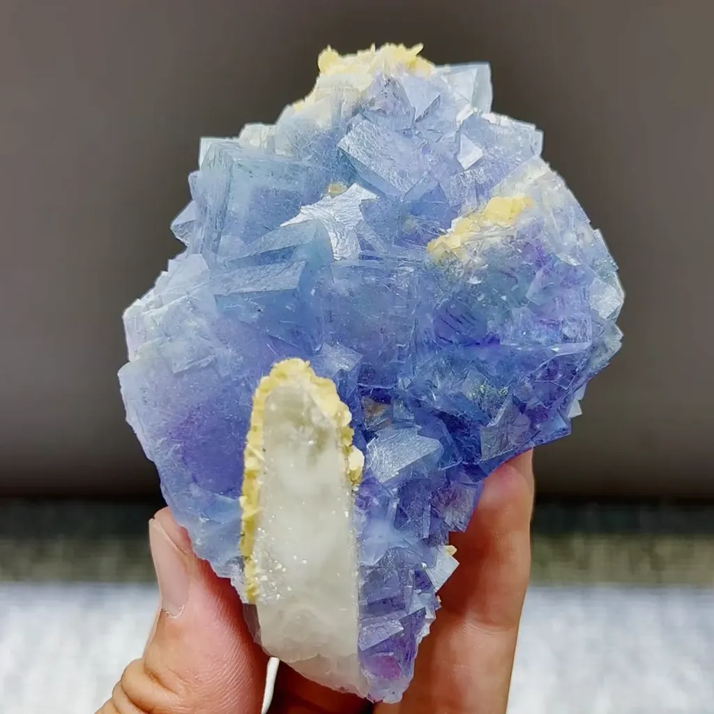 Natural Blue Cubic Fluorite and Siderite and Quartz Symbiosis comes from Yindu,Inner Mongolia 70*35*85MM image