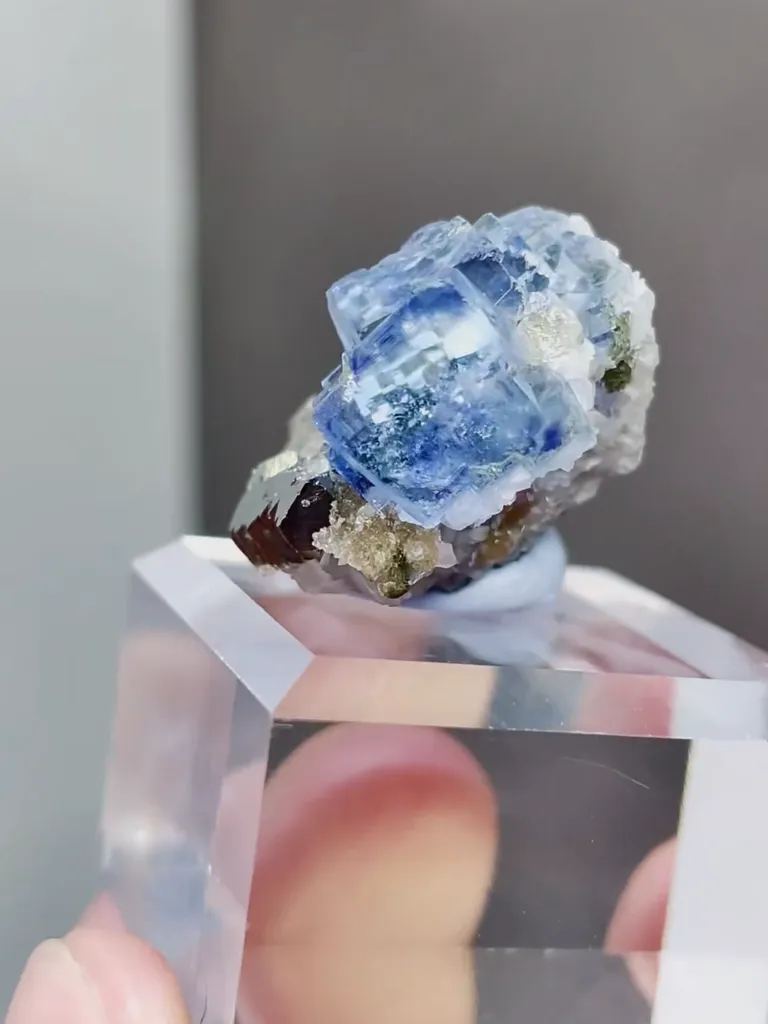Natural Blue Cubic Fluorite comes from Yaogangxian,Hunan 25*20*15MM - image 3