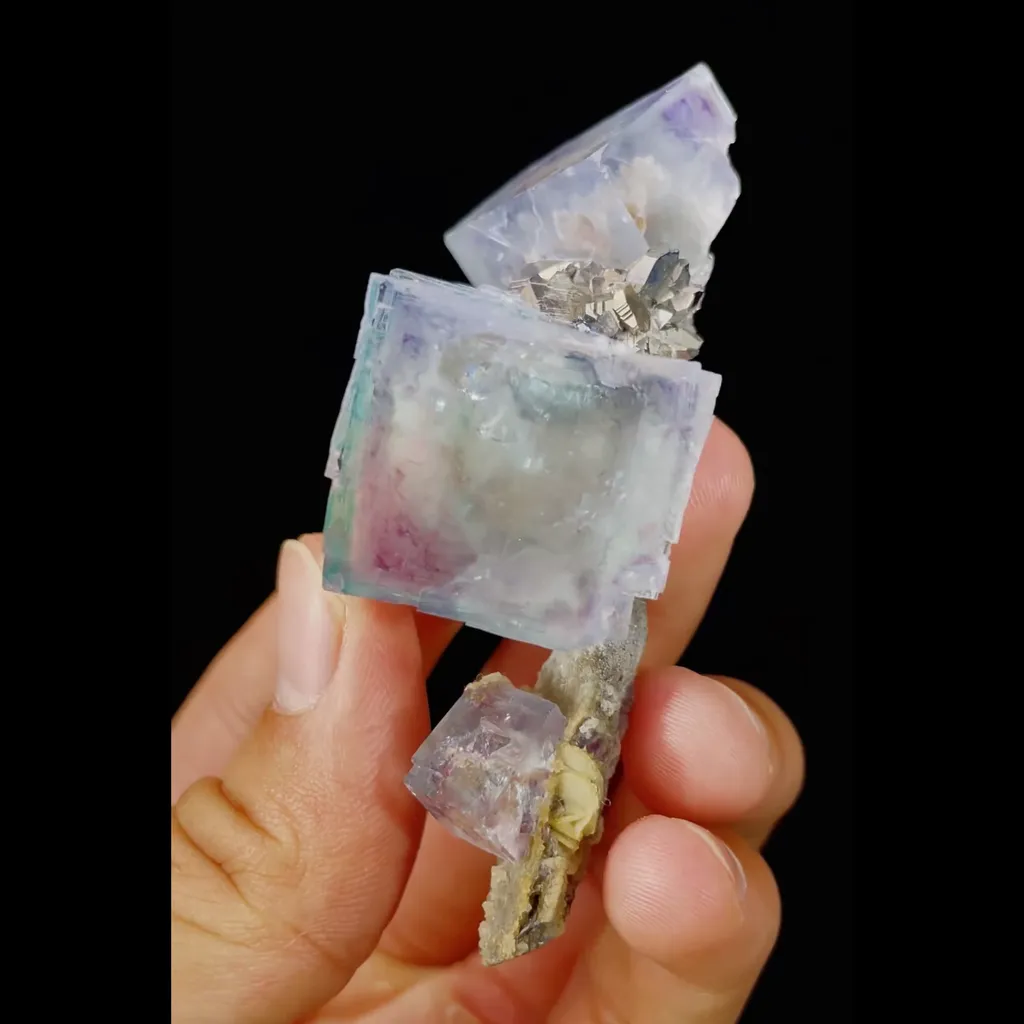 Natural Blue Cubic Fluorite comes from Yaogangxian,Hunan 40*25*75MM - image 3