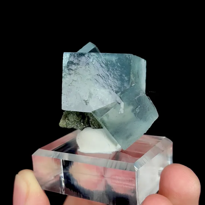 Natural Blue Cubic Fluorite, Mineral Specimen: Yaogangxian,Hunan (30*30*20MM) - image 2