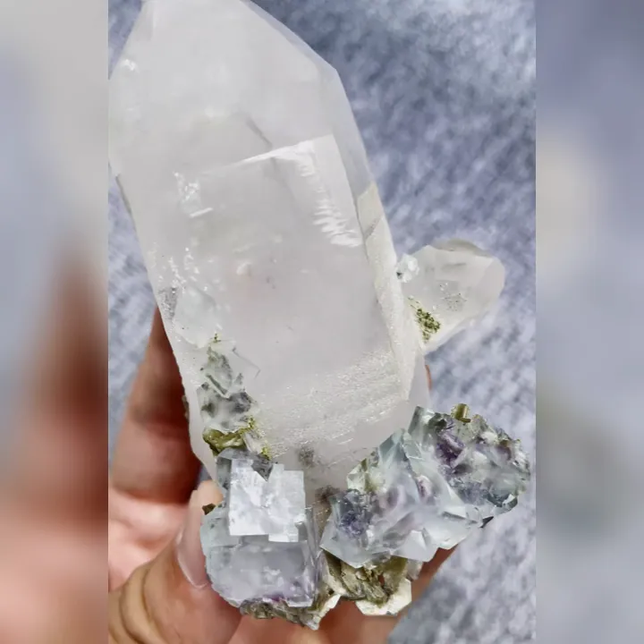 Natural Blue Cubic Fluorite & Quartz, Mineral Specimen: Yaogangxian,Hunan (50*95*55MM) - image 2