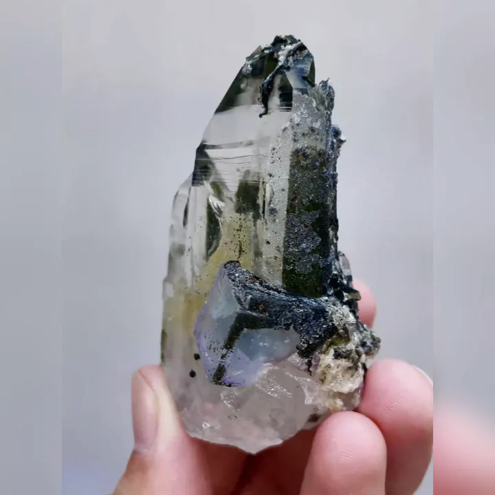 Natural Blue Cubic Fluorite & Quartz, Mineral Specimen:Yaogangxian,Hunan (40*70*30MM) - image 2