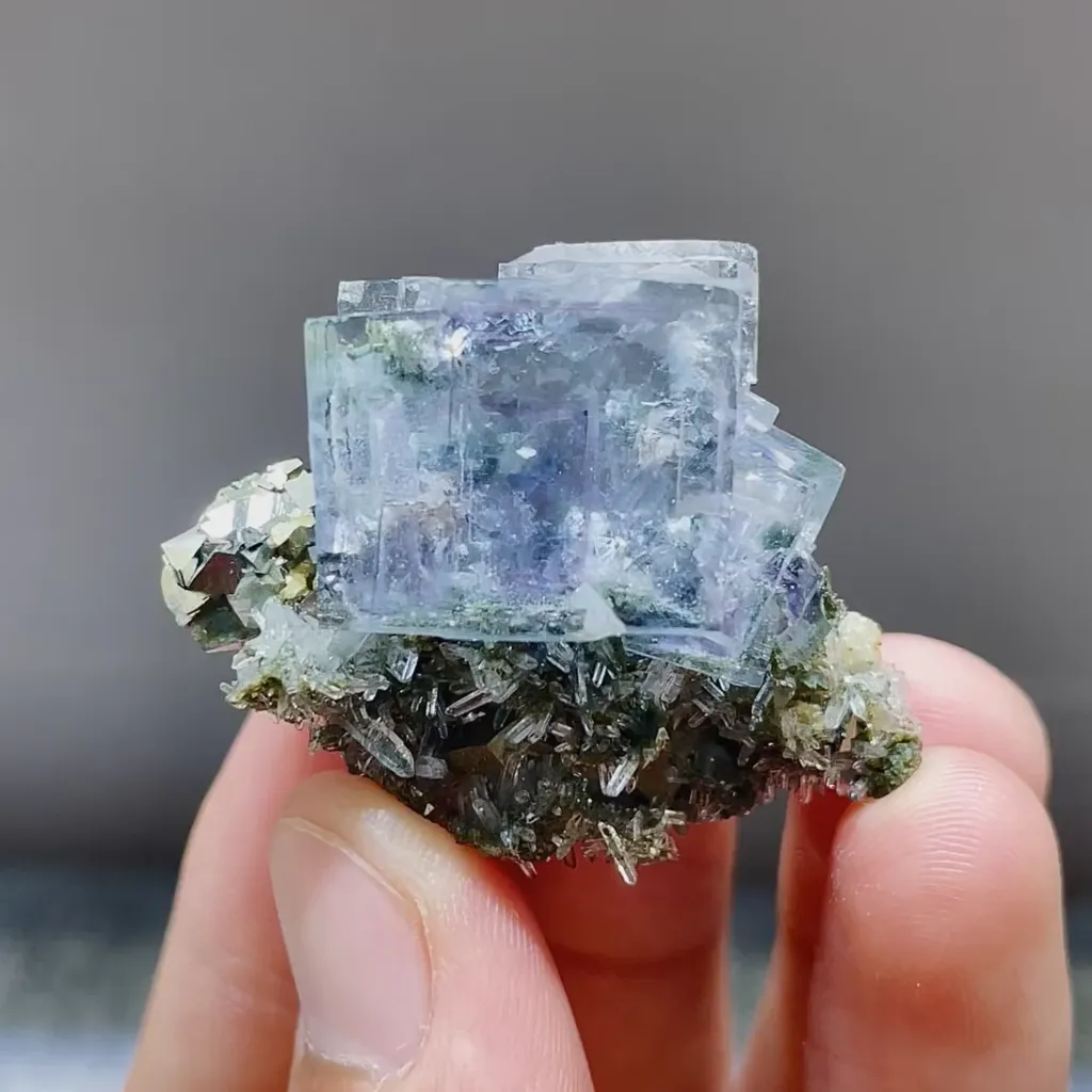 Natural Blue Cubic Fluorite with Arsenopyrite and Quartz Cluster Symbiosis comes from Yaogangxian,Hunan 40*30*20MM image