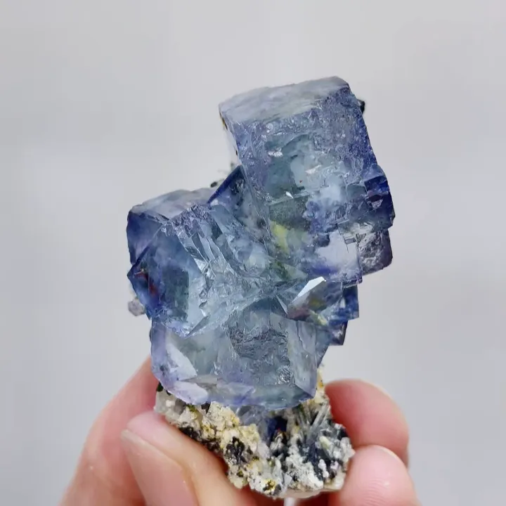 Natural Blue Cubic Fluorite,Mineral Specimen:Yaogangxian,Hunan (30*55*25MM) image