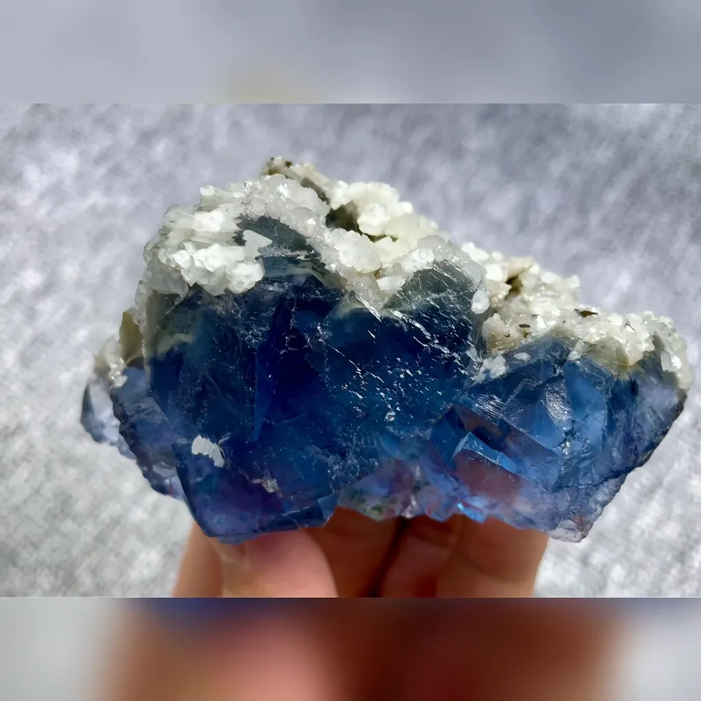 Natural Blue Fluorite and Calcite Symbiosis comes from Yaogangxian,Hunan 90*55*45MM image