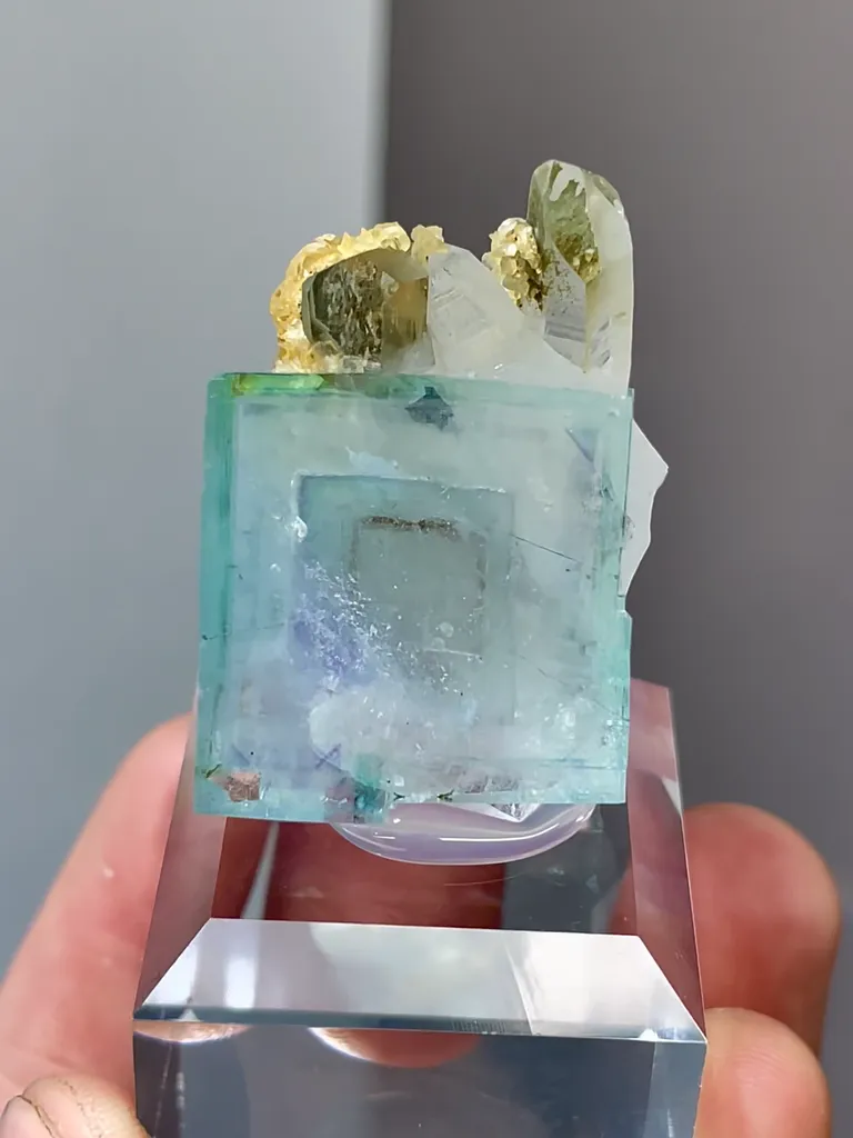 Natural Blue Fluorite and Crystal Coexist comes from Yaogangxian,Hunan 20*20*30MM - image 5
