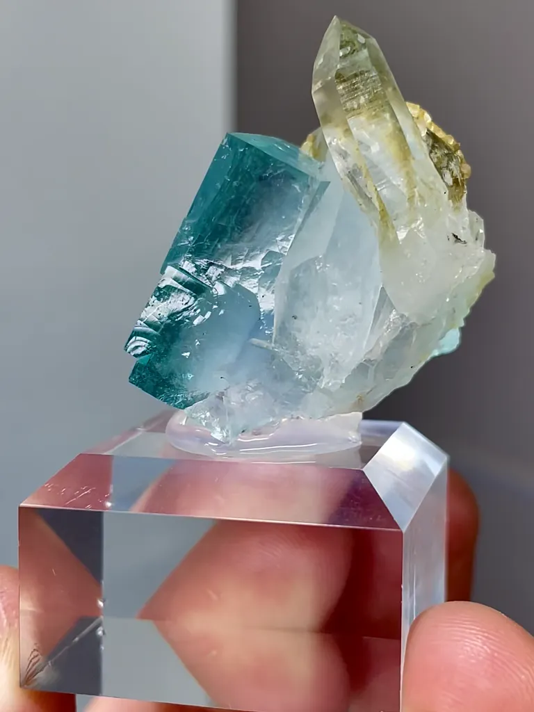 Natural Blue Fluorite and Crystal Coexist comes from Yaogangxian,Hunan 20*20*30MM - image 4