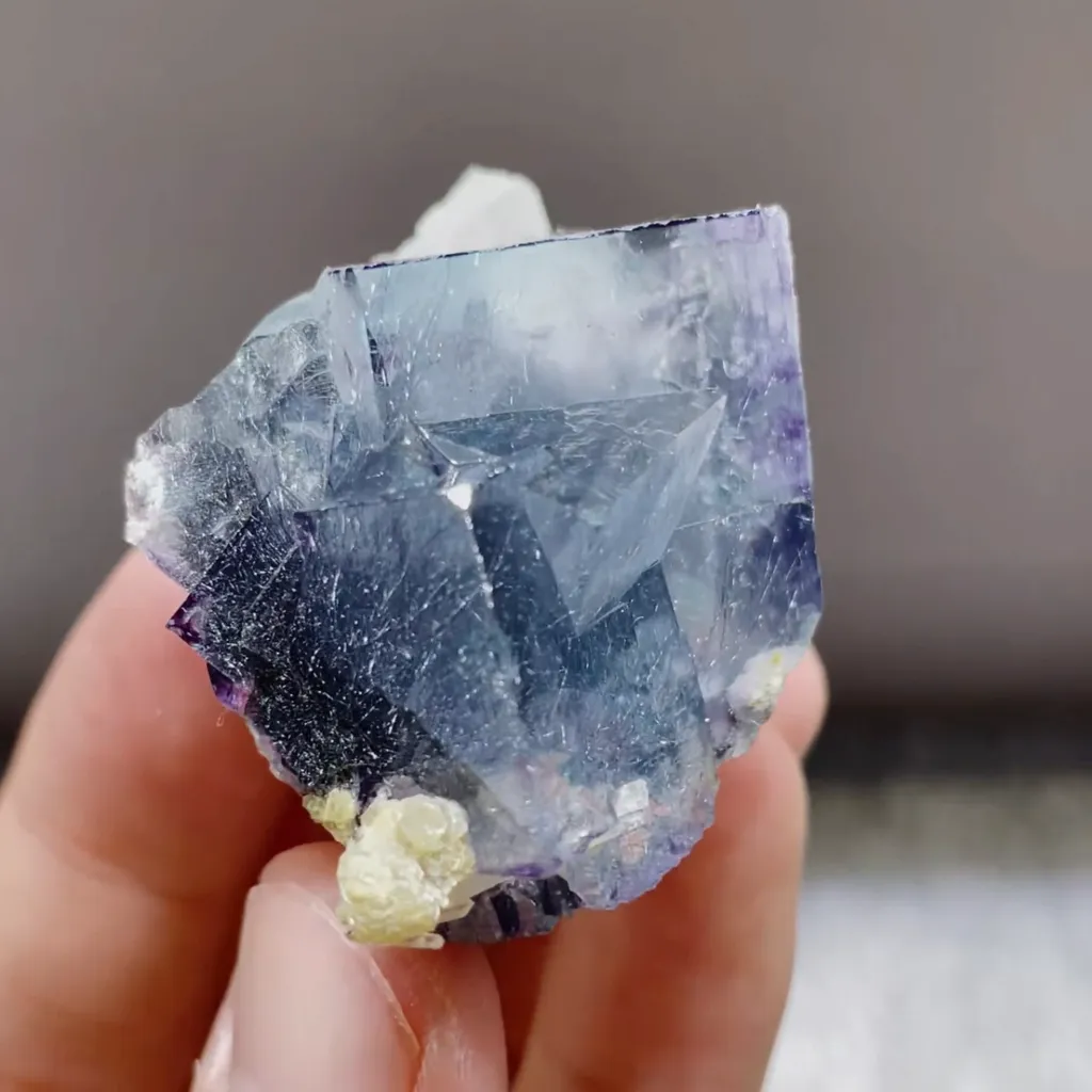 Natural Blue Fluorite and Grey Bismuthite Symbiosis comes from Yaogangxian,Hunan 35*35*35MM - image 3