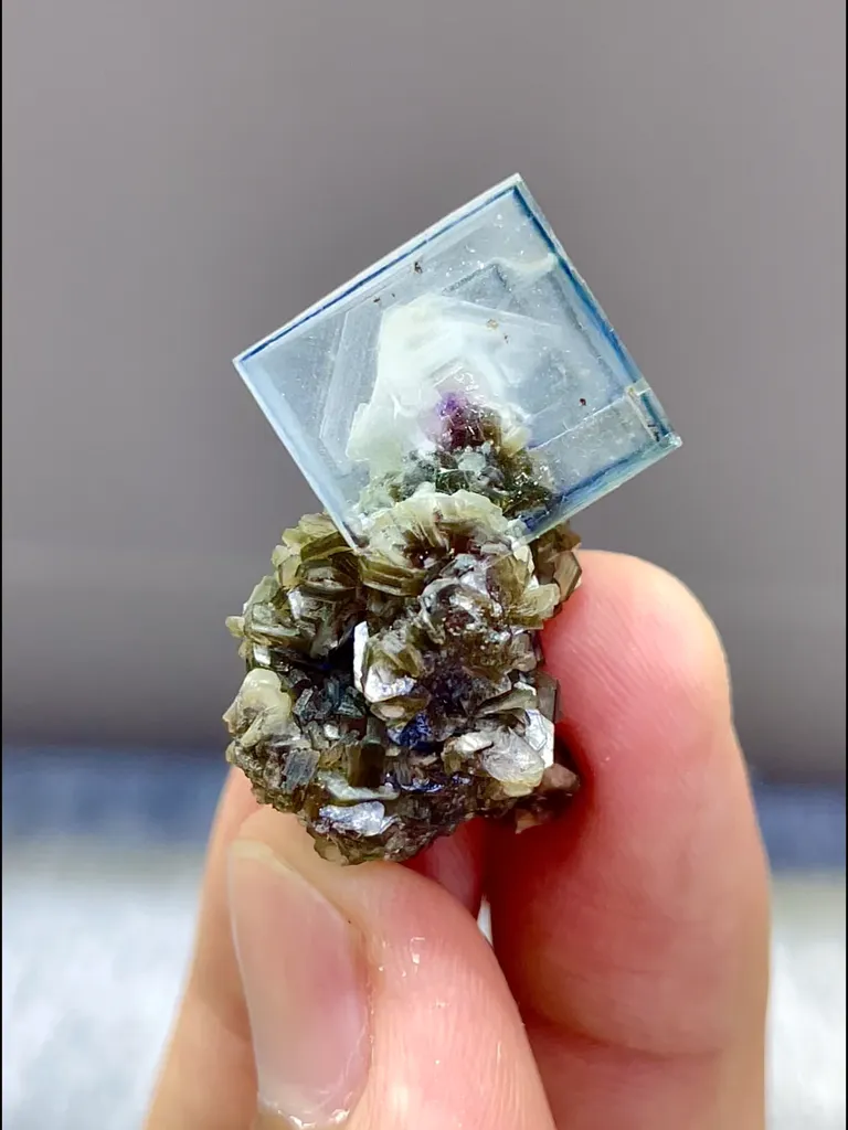 Natural Blue Fluorite and Mica Coexist comes from Yindu,Neimenggu 20*15*30MM image
