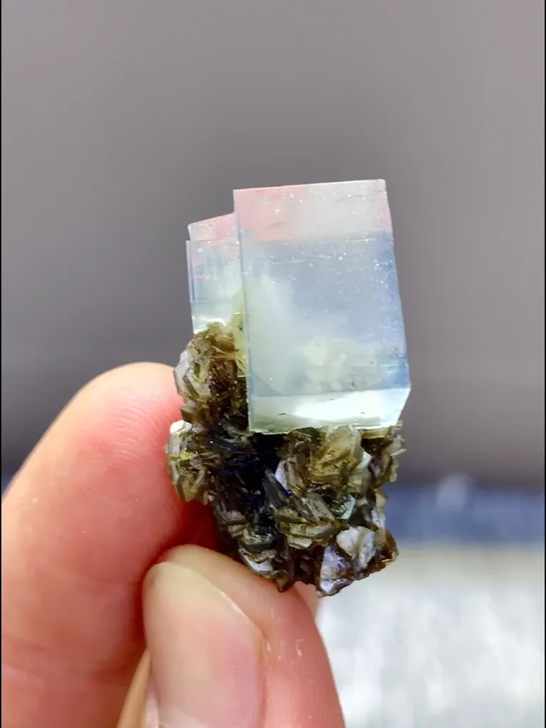 Natural Blue Fluorite and Mica Coexist comes from Yindu,Neimenggu 20*15*30MM - image 3