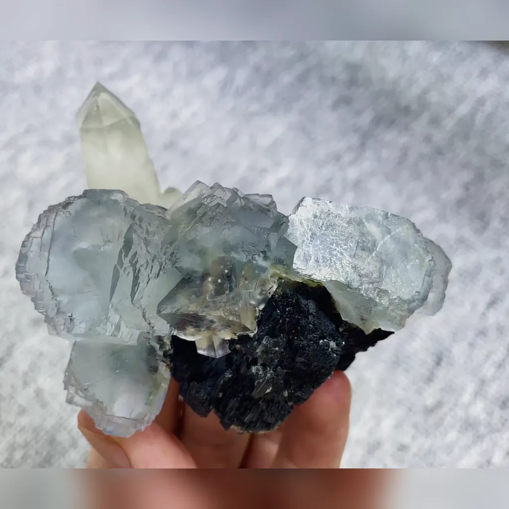 Natural Blue Fluorite and Quartz and Hedenbergite Symbiosis comes from Yaogangxian,Hunan 80*55*50MM image
