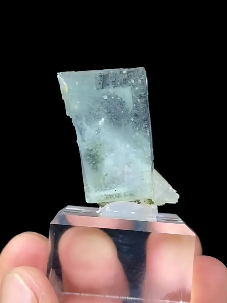Natural Blue Fluorite and Quartz Coexist comes from Zhejiang 20*15*25MM - image 4