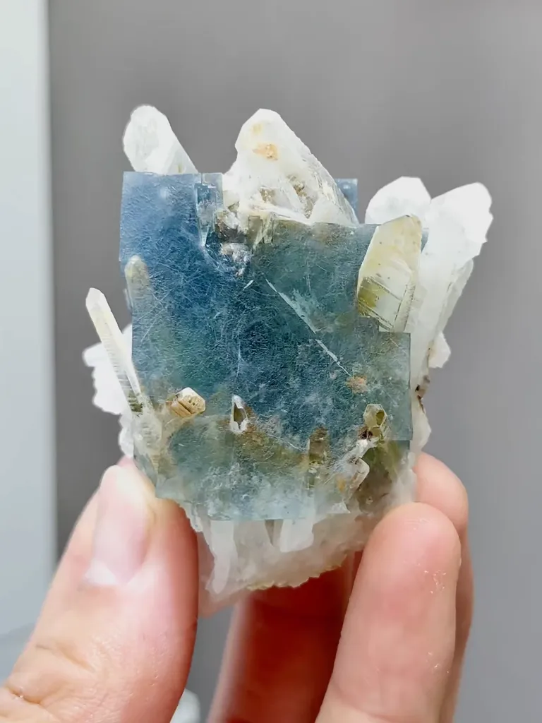 Natural Blue Fluorite and Quartz coexist with Jamstenite comes from Yaogangxian,Hunan 45*40*60MM - image 2