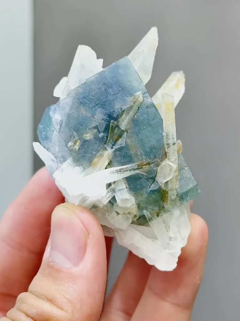 Natural Blue Fluorite and Quartz coexist with Jamstenite comes from Yaogangxian,Hunan 45*40*60MM - image 3