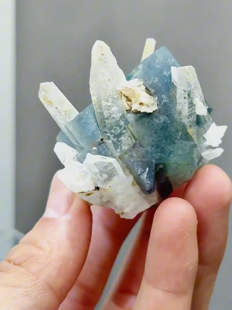 Natural Blue Fluorite and Quartz coexist with Jamstenite comes from Yaogangxian,Hunan 45*40*60MM - image 5