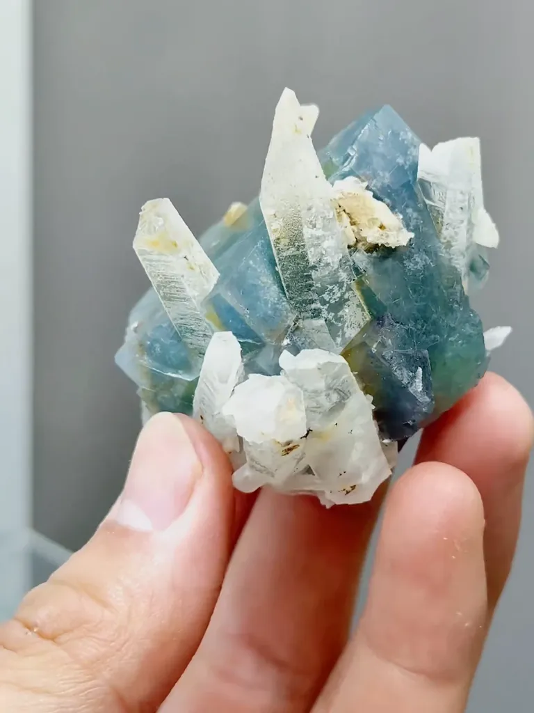 Natural Blue Fluorite and Quartz coexist with Jamstenite comes from Yaogangxian,Hunan 45*40*60MM - image 4