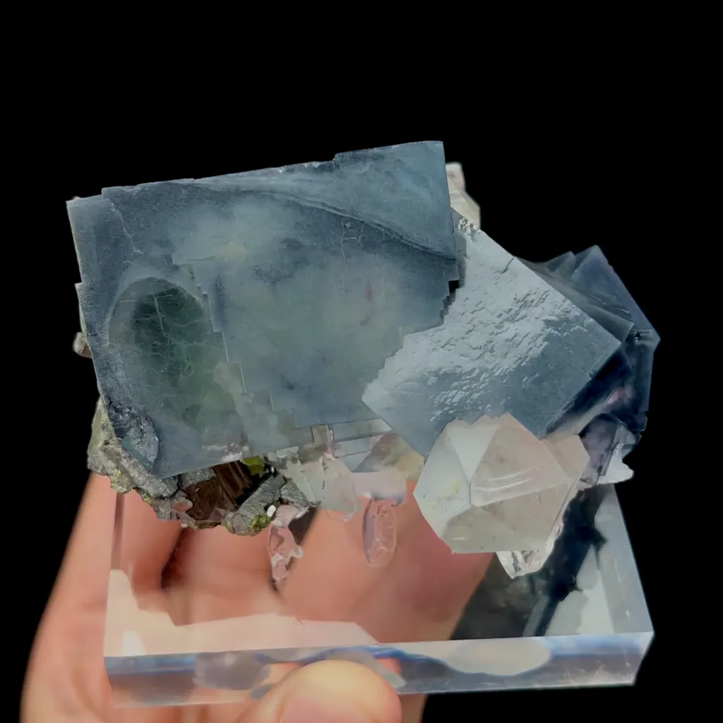 Natural Blue Fluorite and Quartz Mineral Specimen,High Quality Specimen,YAO GANG XIAN,HUNAN,CHINA(87*70*52mm) image