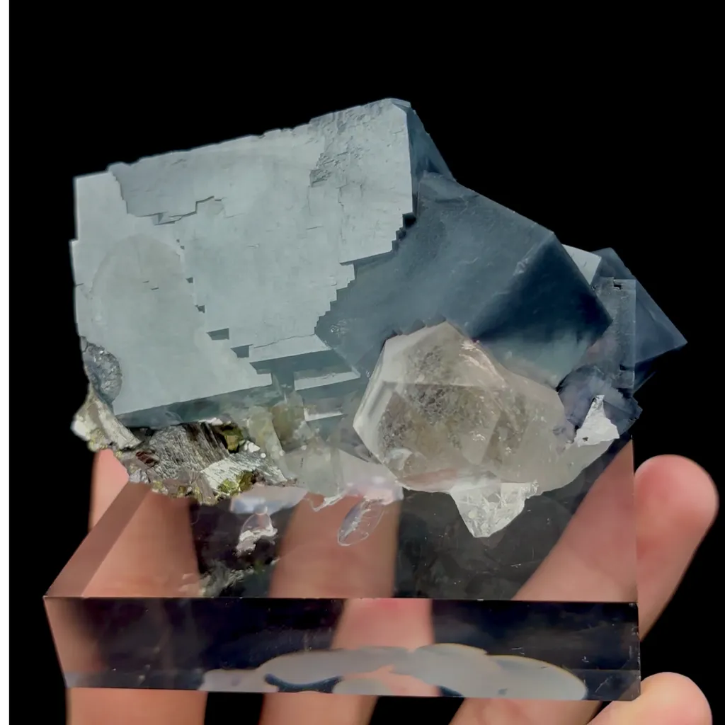 Natural Blue Fluorite and Quartz Mineral Specimen,High Quality Specimen,YAO GANG XIAN,HUNAN,CHINA(87*70*52mm) - image 3