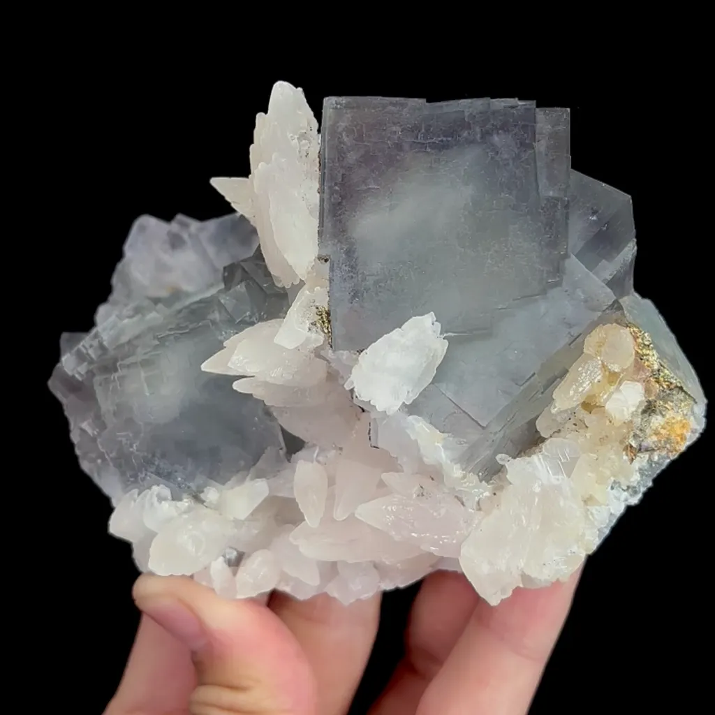 Natural Blue Fluorite and Quartz, Mineral Specimen:Manaoshan,Hunan (105*80*70MM) image