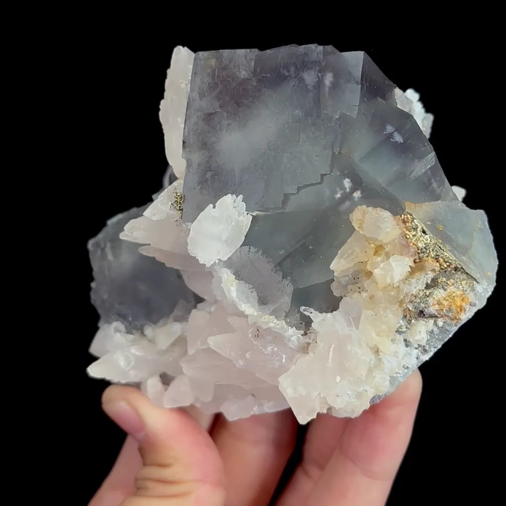 Natural Blue Fluorite and Quartz, Mineral Specimen:Manaoshan,Hunan (105*80*70MM) - image 2