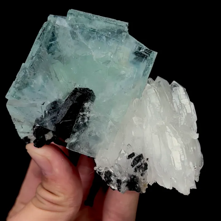 Natural Blue Fluorite and Quartz, Mineral Specimen:Yaogangxian,Hunan (85*60*45MM) - image 4