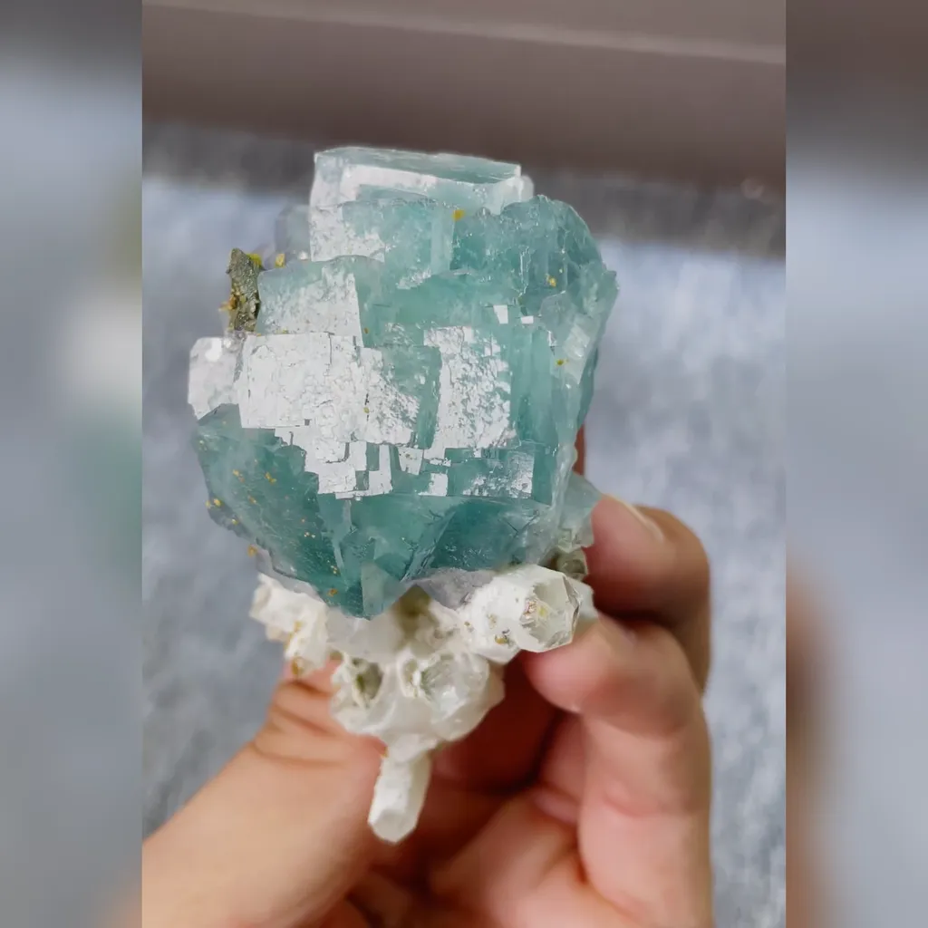 Natural Blue Fluorite and Quartz Symbiosis comes from Yaogangxian,Hunan 40*70*35MM - image 2