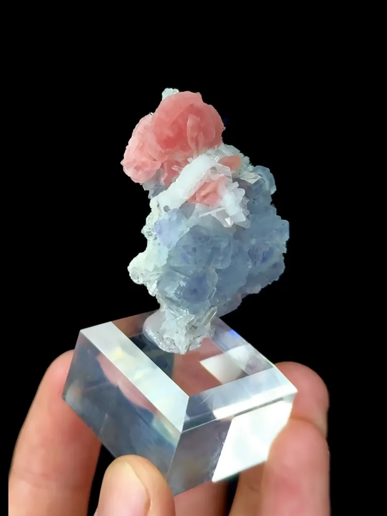 Natural Blue Fluorite and Rhodochrosite Coexist comes from Wuzhou,Guangxi 25*20*40MM - image 3