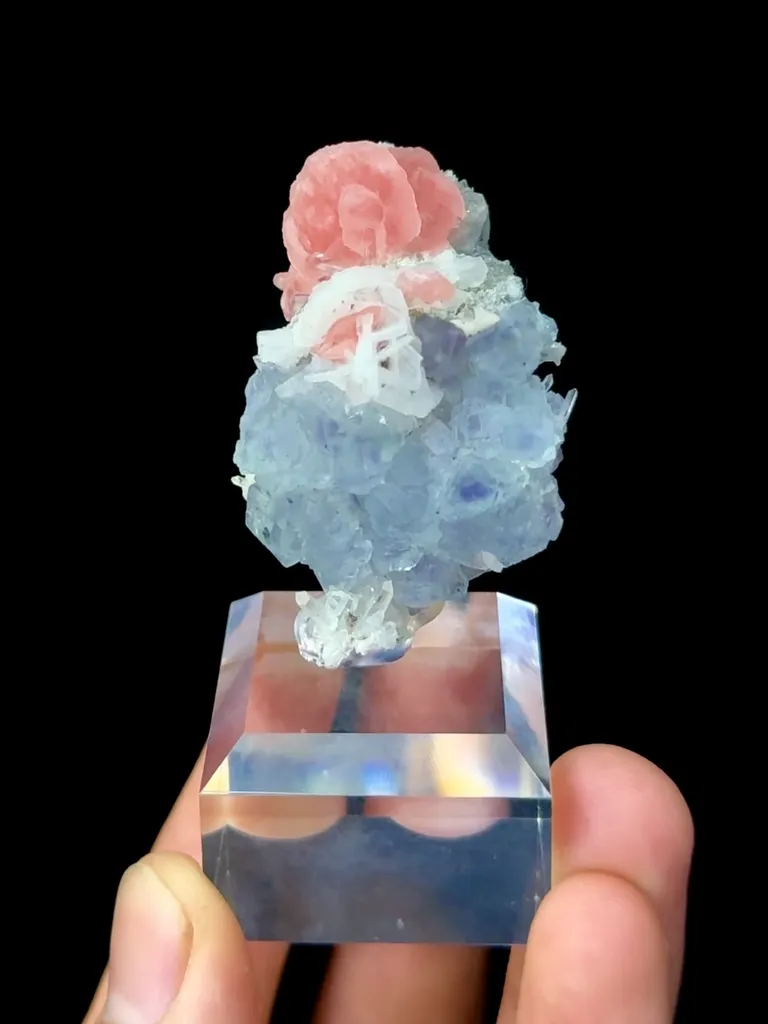 Natural Blue Fluorite and Rhodochrosite Coexist comes from Wuzhou,Guangxi 25*20*40MM - image 2