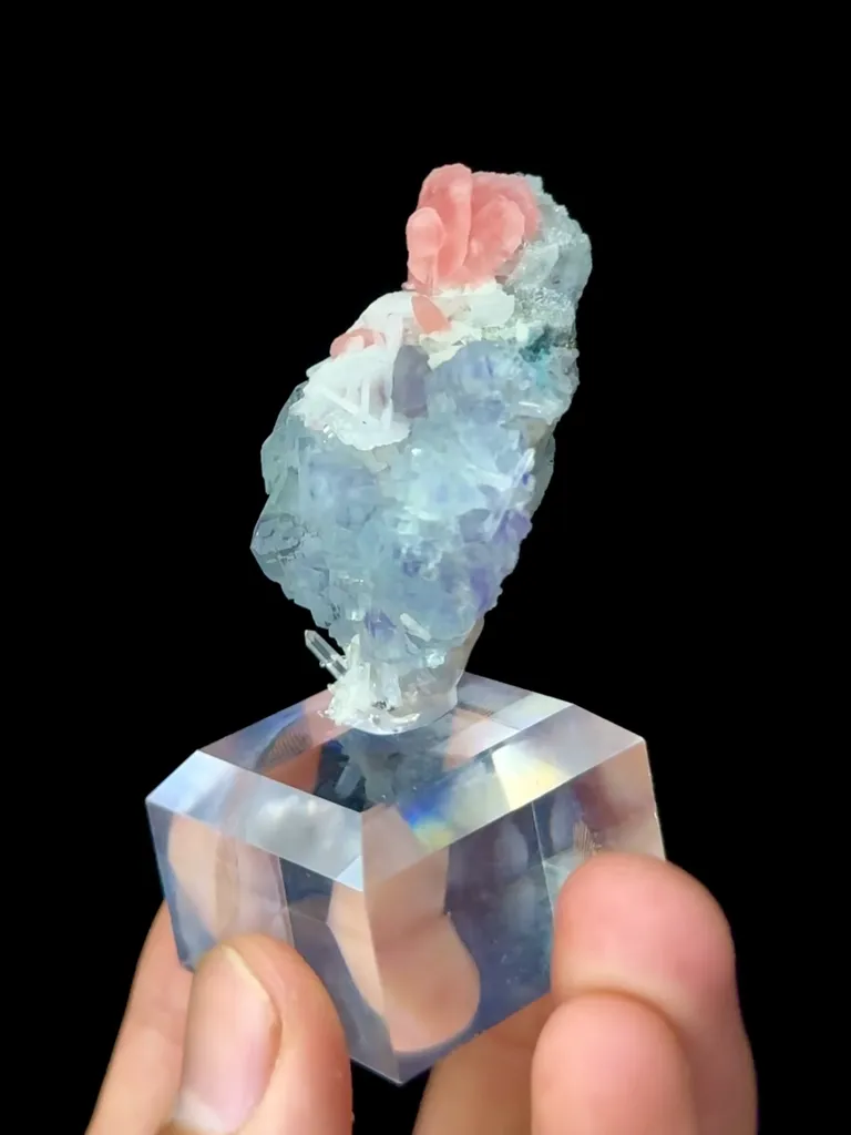 Natural Blue Fluorite and Rhodochrosite Coexist comes from Wuzhou,Guangxi 25*20*40MM - image 4